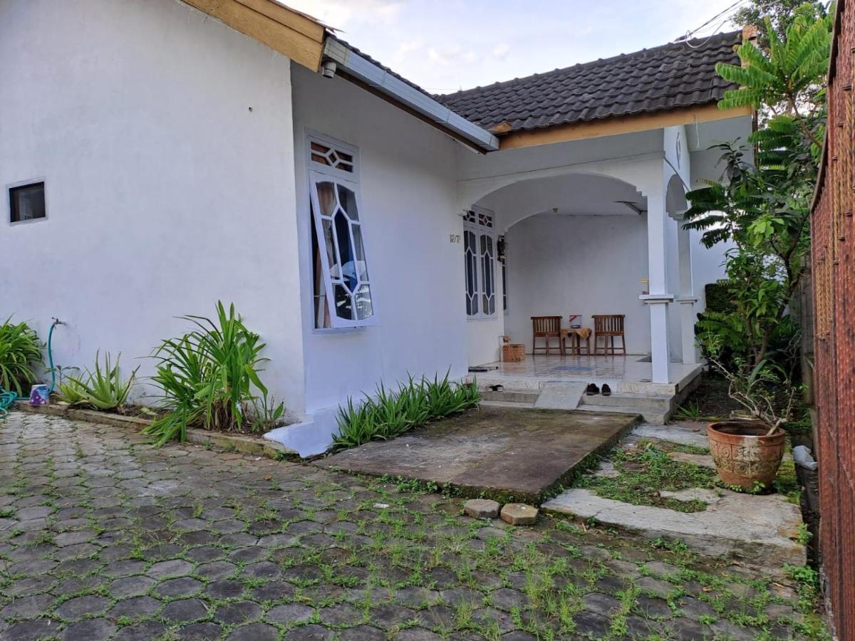 Indo Homestay Malang Esterno foto
