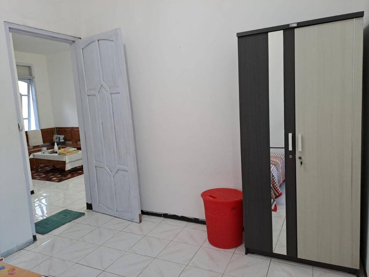 Indo Homestay Malang Esterno foto